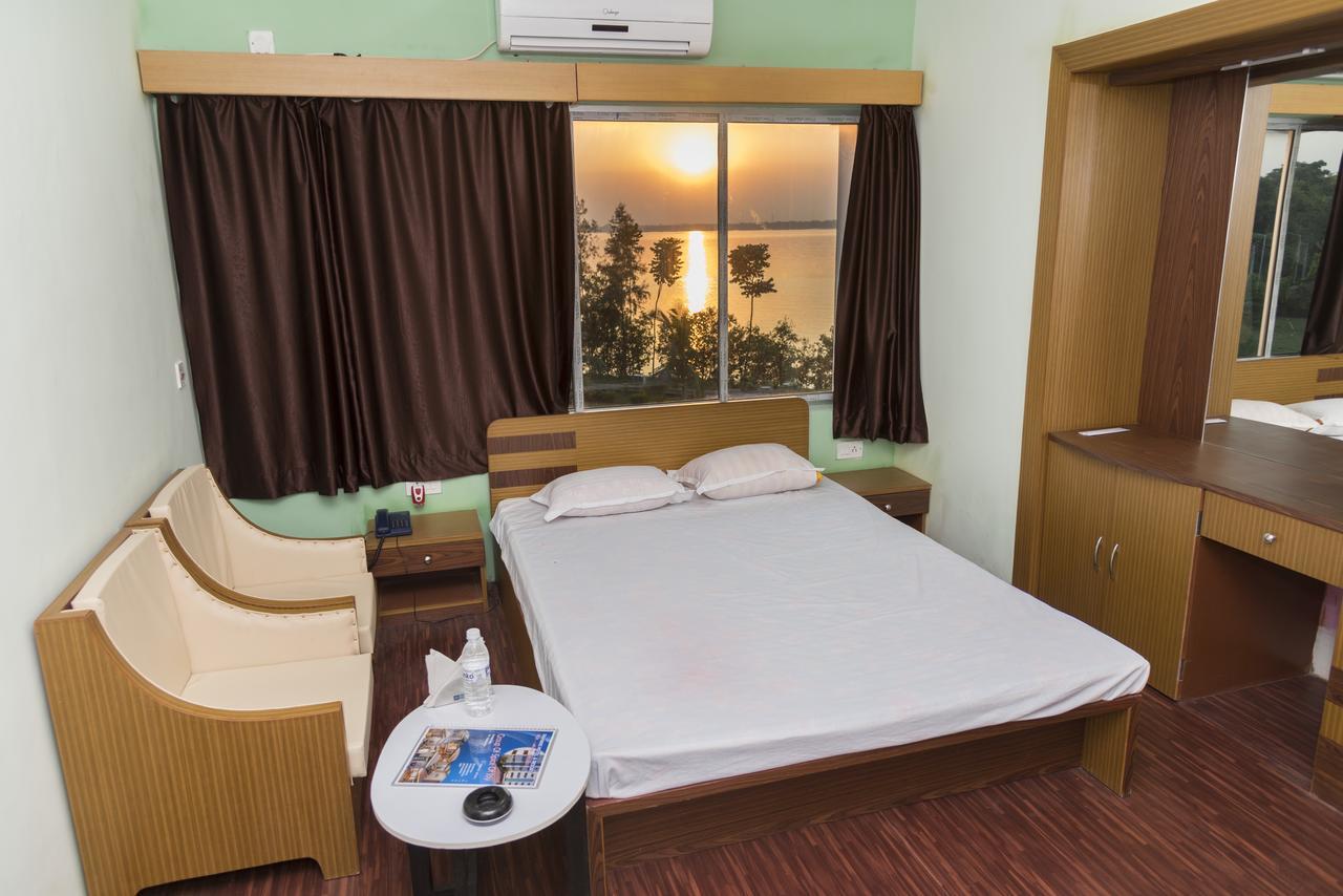 Phalta Rajhans Hotel & Resort חדר תמונה