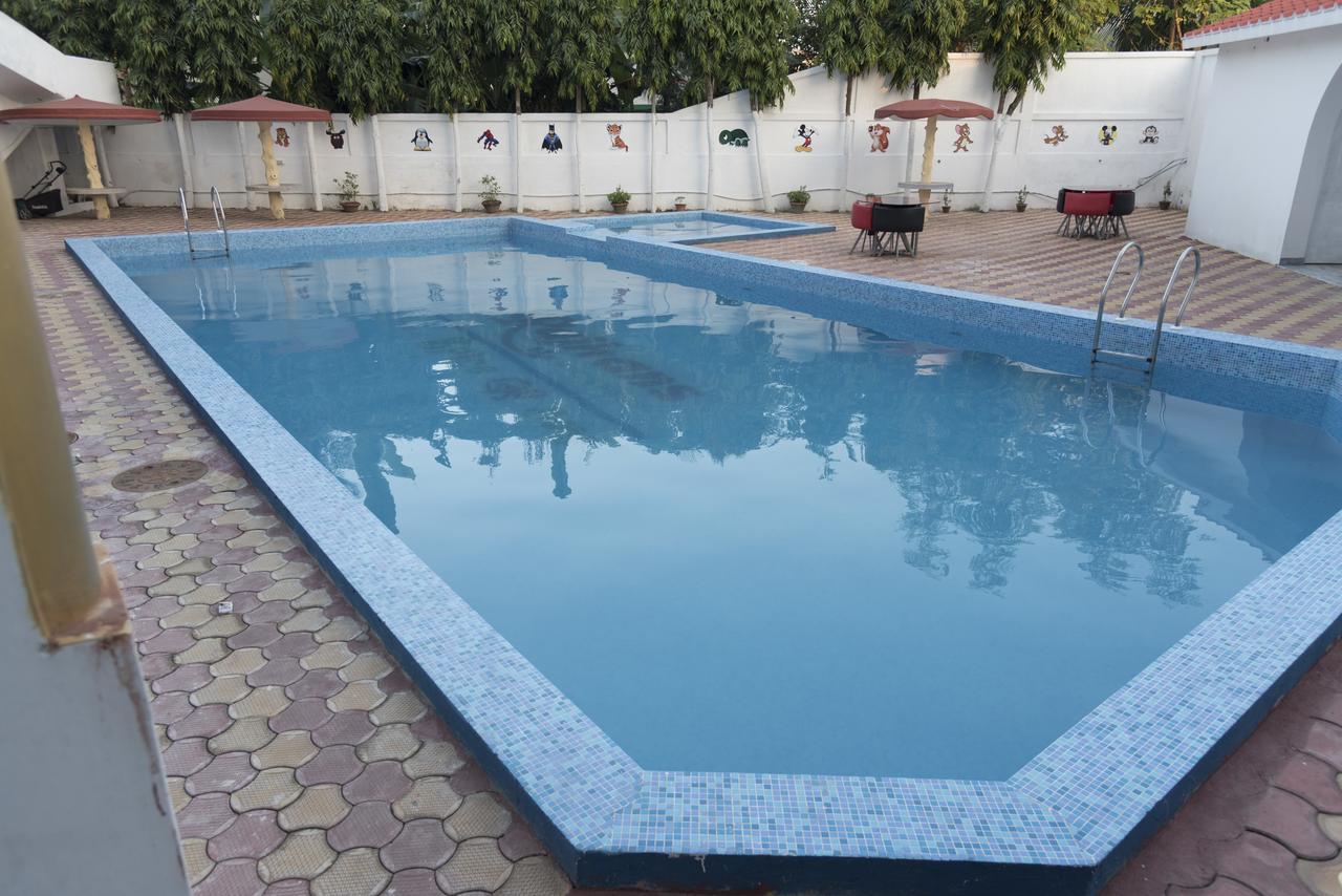Phalta Rajhans Hotel & Resort חדר תמונה