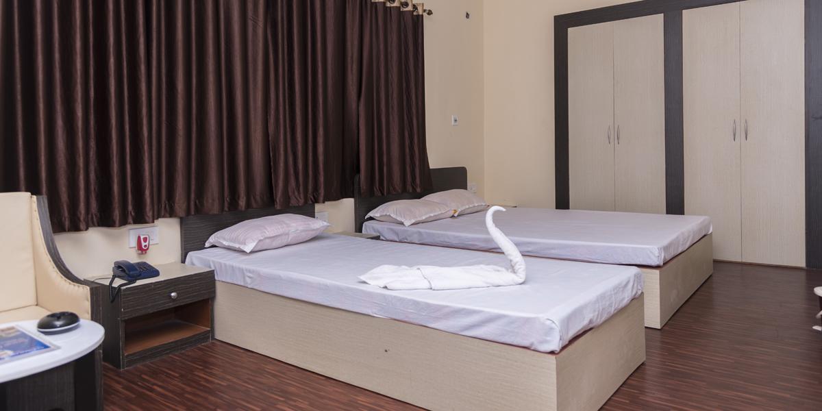 Phalta Rajhans Hotel & Resort מראה חיצוני תמונה