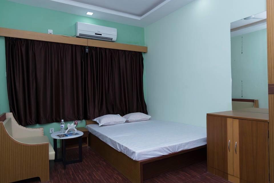 Phalta Rajhans Hotel & Resort מראה חיצוני תמונה